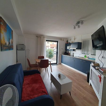 Studio Equipe Et Meuble St Cyprien Saint-Cyprien  Extérieur photo
