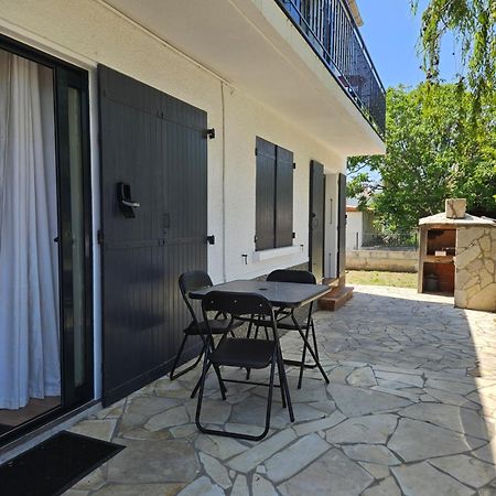Studio Equipe Et Meuble St Cyprien Saint-Cyprien  Extérieur photo