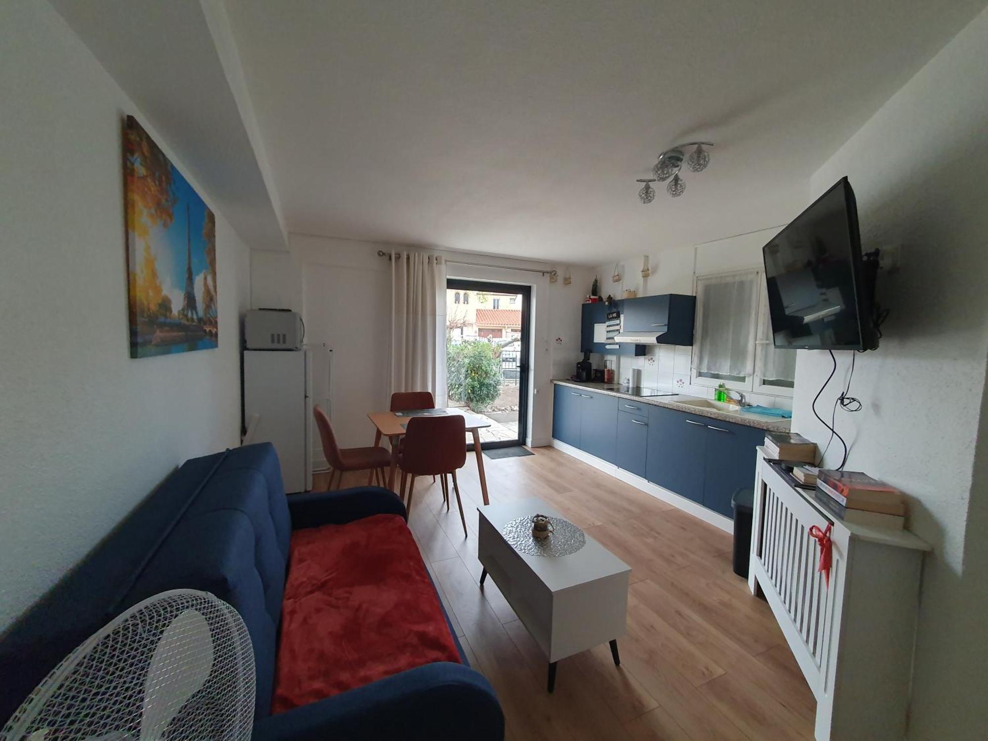 Studio Equipe Et Meuble St Cyprien Saint-Cyprien  Extérieur photo